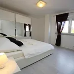 Sara * Vodice