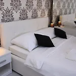 Sara Villa