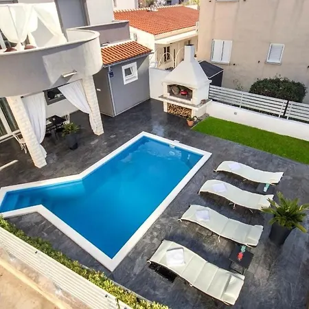 Sara Villa Vodice